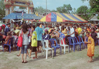 Tempelzeremonie zum Songran-Fest