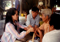 mit Familie im Tempel, Songkran 2008
